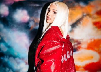 Bárbara Bandeira faz história com “Como Tu”: é a primeira artista feminina portuguesa a conquistar o estatuto de Single de Diamante. Tema ultrapassou os 300 mil registos entre vendas, streams e visualizações.